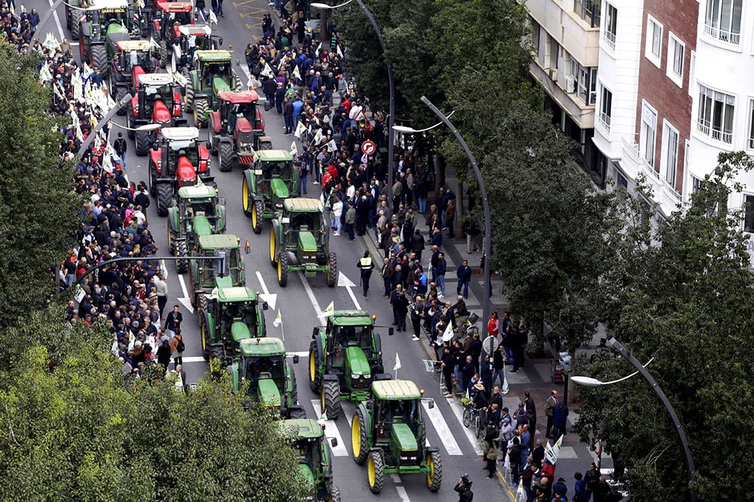 Boerenprotest 21 februari in Murcia, Spanje. Spaanse boeren zijn de lage prijzen voor hun producten zat. - Foto: EPA