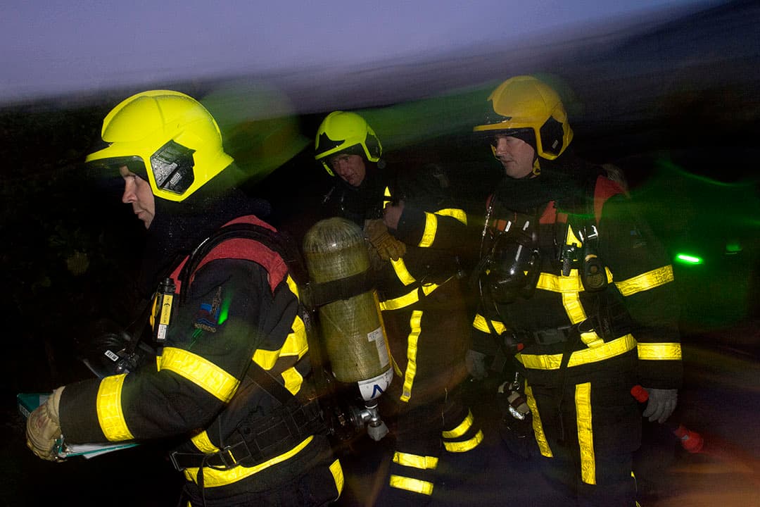 Brandweeroefening bij varkensbedrijf. - Foto: Twan Wiermans