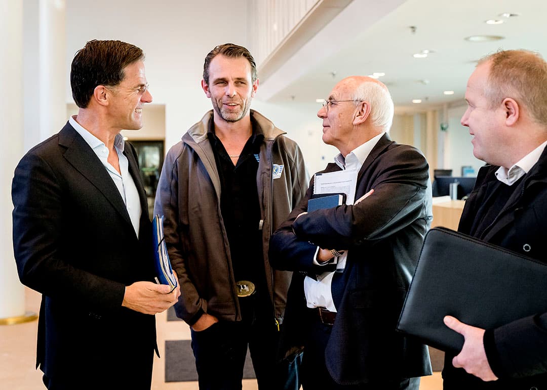 Premier Mark Rutte, Jeroen van Maanen (bestuurslid Farmers Defence Force), Aalt Dijkhuizen (voorzitter Landbouw Collectief) en Lyon Hutten. - Foto: ANP
