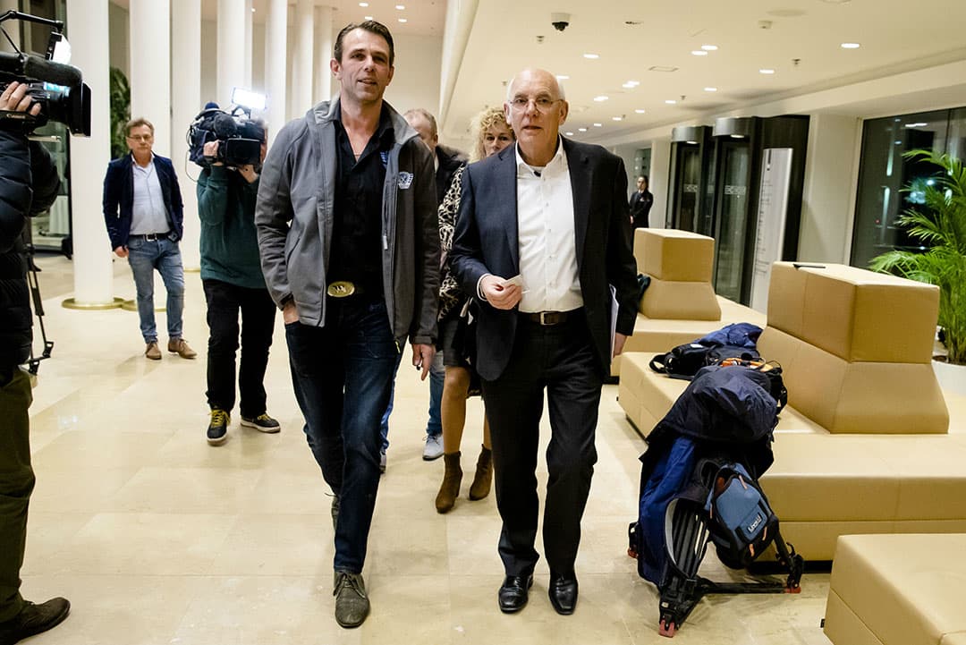 Jeroen van Maanen (Farmers Defence Force) en Aalt Dijkhuizen (Landbouw Collectief) komen aan bij het ministerie van Landbouw, Natuur en Visserij (LNV), vrijdagmorgen 7 februari, voor een gesprek met minister-president Mark Rutte en minister Carola Schouten van LNV. - Foto: ANP