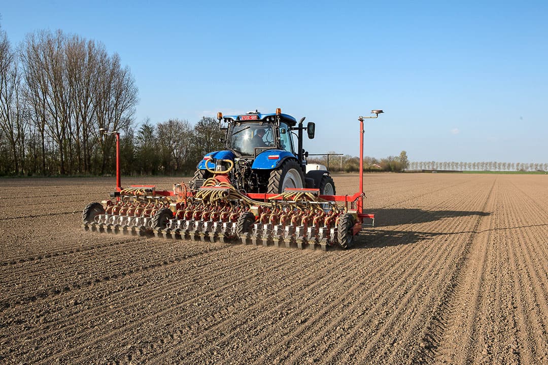 Uien zaaien. Het gebruik van IC-coating is toegestaan in 2020, maar wordt afgeraden. - Foto: Peter Roek
