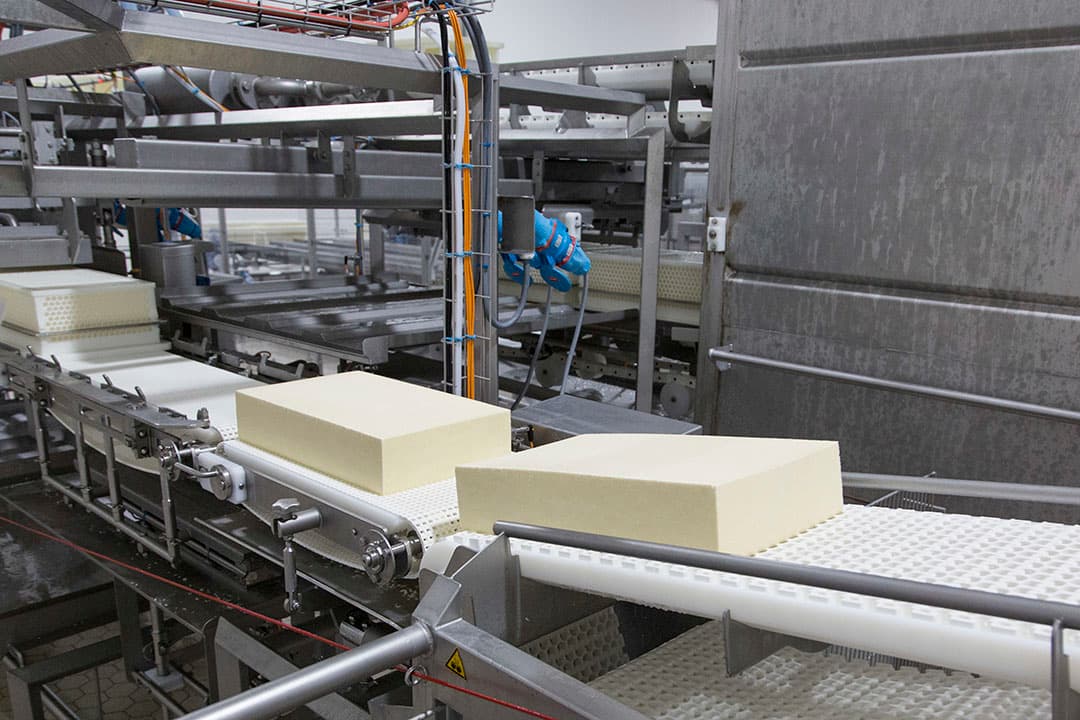 Foliekaasproductie in Workum. - Foto: Koos Groenewold
