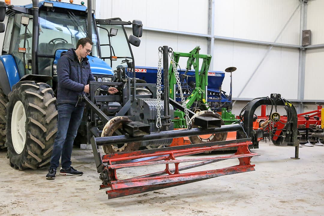 Groenbemester in 1 keer omploegen met omgebouwde kruimelrol