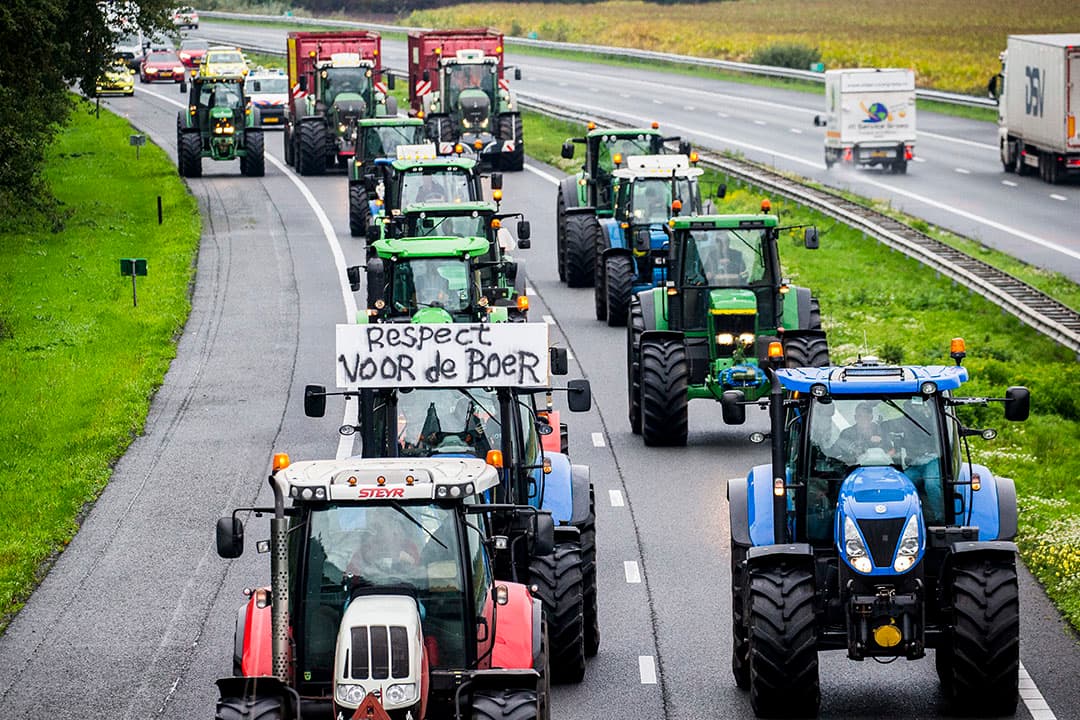 Trekkers op de snelweg A28 tijdens het boerenprotest op 1 oktober 2019. - Foto: ANP