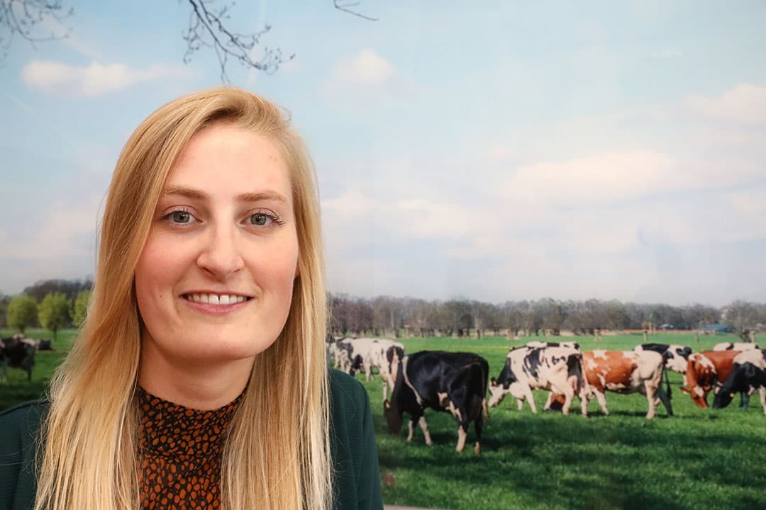 Cindy Klootwijk (28) werd deze zomer onderzoeker grasland en weidegang bij Wageningen Livestock Research. Ze promoveerde in juni op haar studie  Keys to sustainable grazing  over duurzaamheid en weidegang. - Foto: Henk Riswick