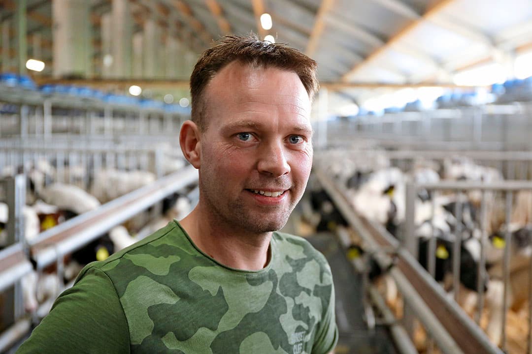 Naam: Casper Groot Zevert (38). Woonplaats: Lievelde (Gld.). Bedrijf: in maatschap met ouders Martien (68) en José (68) een vleeskalverbedrijf met 2 locaties (1.200 blankvleeskalveren en 620 rosés) en 13 hectare land.