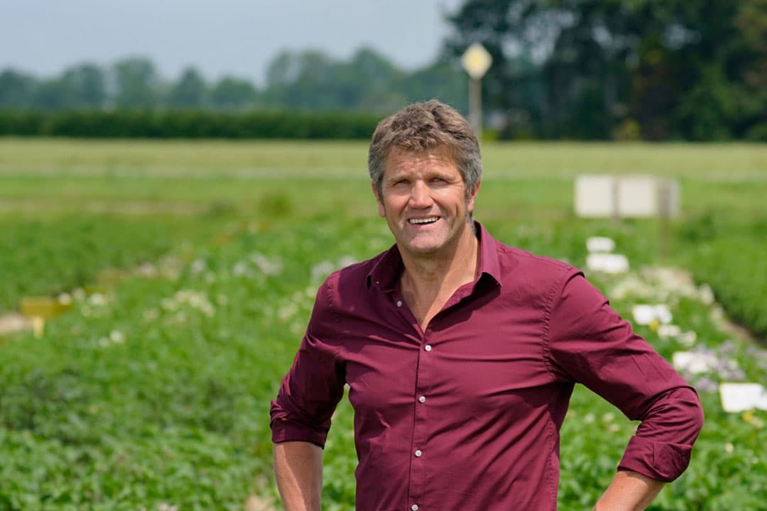 Gerard Bovée is een van de oprichters van Plantera. Bovée ziet ruimte voor een klein aardappelveredelingsbedrijf:  Plantera wil dicht bij de pootgoedtelers staan. Het persoonlijke contact met de telers is heel belangrijk. Ze willen gehoord worden.  - Foto: Ruud Ploeg