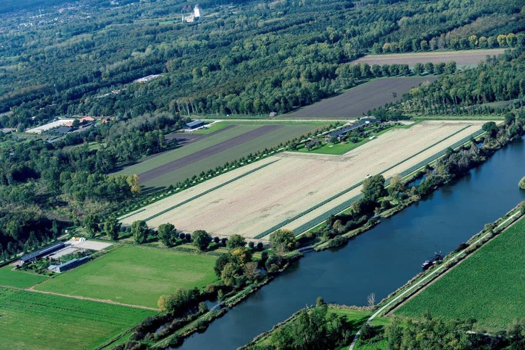 Het eerste dat we tegenkomen, is drainage, wat uiteraard passend werk is om overtollig water kwijt te raken. Hier op een perceel richting Almere Buiten. - Foto s: Sytze Bakker