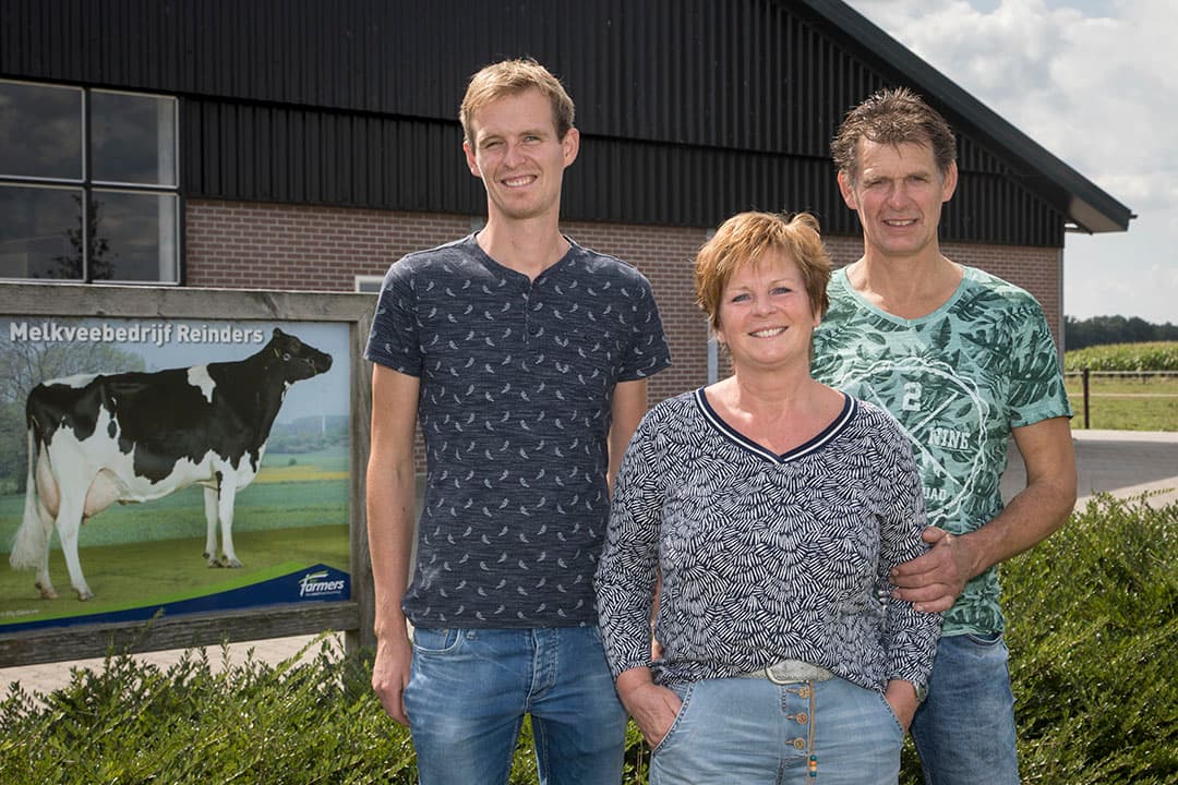 Gerrit-Jan insemineert de koeien zelf. De tussenkalftijd ligt op 428 dagen. Vanwege de hoge productie en de persistentie start Reinders relatief laat met insemineren. Meestal niet voor 80 à 90 dagen lactatieduur.