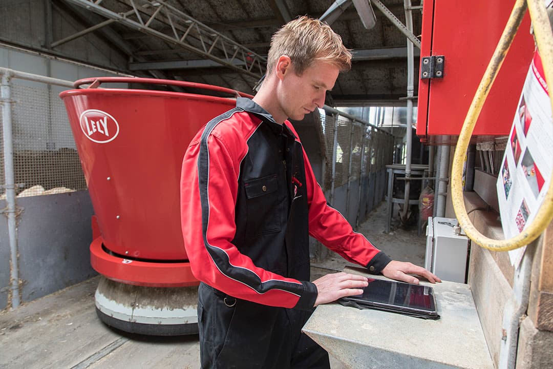 De mest op het bedrijf wordt gescheiden in dunne en dikke fractie. Daarvoor is frequent mixen nodig. Dat gebeurt met een Aero-mix systeem. De dikke fractie wordt gebruikt als  biobedding .