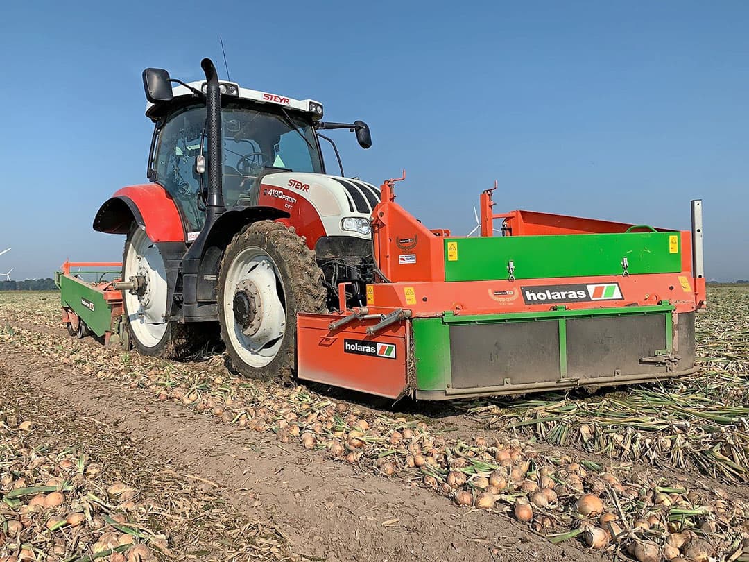 Door de hitte en droogte is de groei van uien achter gebleven op het bedrijf van Harry Schreuder. Foto: - Harry Schreuder