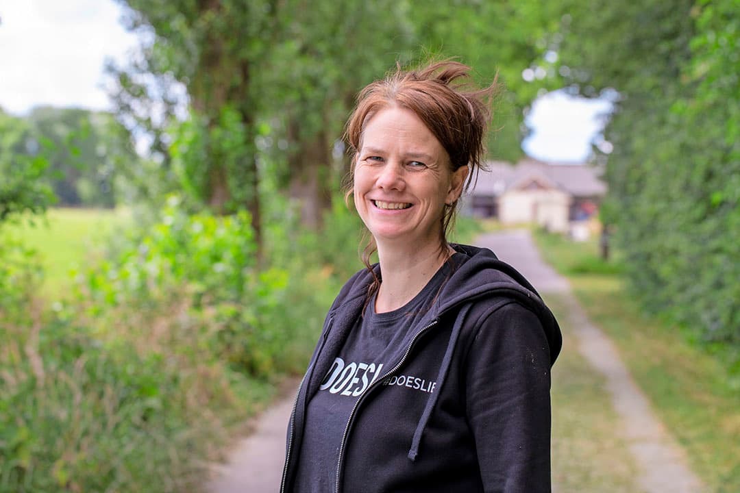 Trea Doornenbal en haar buurman Wyger Veenje zorgen voor 1.500 m2 bloemenstroken langs de Eerste Wijk en de Bokslootweg tussen Appelscha en Ravenswoud.