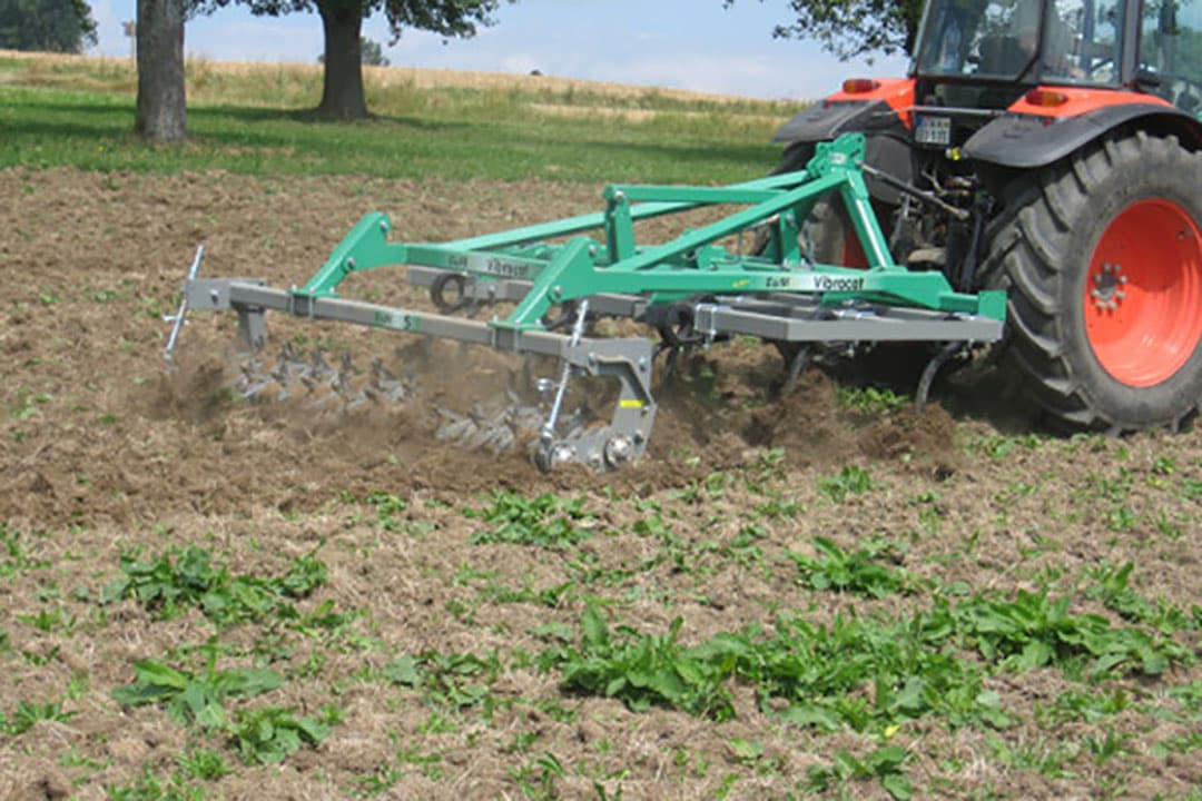Vibrocat-cultivator met diepte-instelling