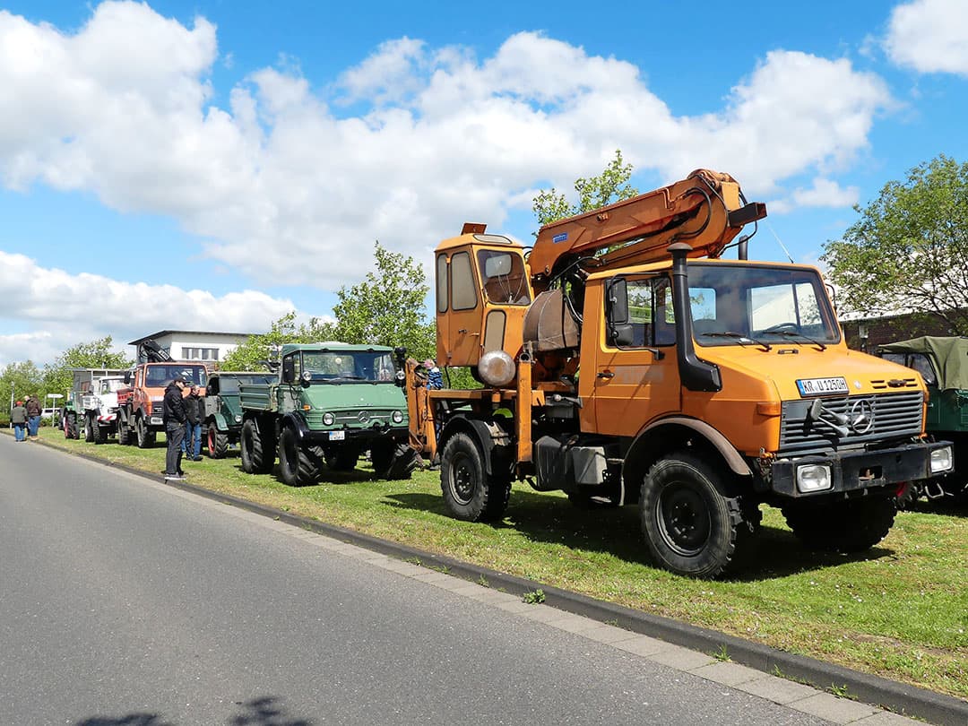 Dat er liefhebberij is in Unimog bewijst deze U1600 van Christopher Kunde uit Bocholt. Geheel gerestaureerd in nieuwstaat en waarschijnlijk zelfs beter afgewerkt dan toen die uit de fabriek kwam. Nu in euro s ook ongeveer wat het toen in Duitse mark& ..