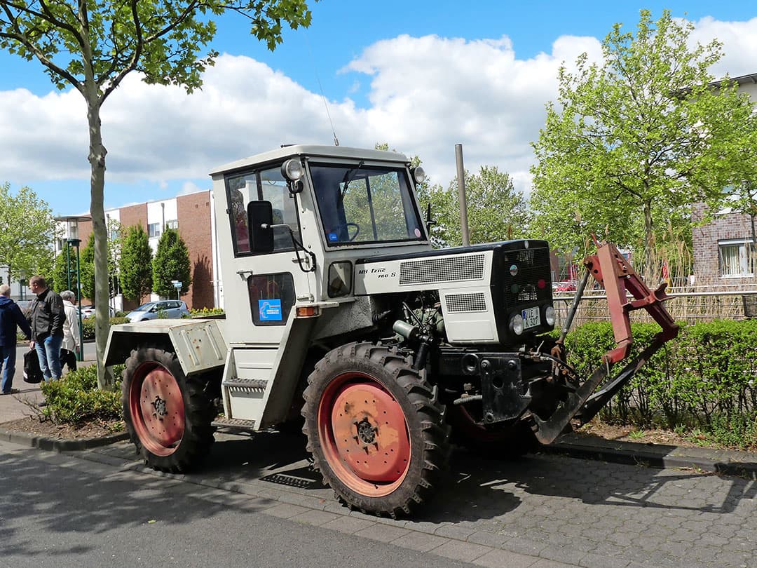 Zo te zien nog helemaal Einsatzbereit . Voor bijzondere toepassingen zoals brandweer werden de Unimogs met verlengd chassis geleverd. Maar ook een dubbele cabine om manschappen te vervoeren was leverbaar.