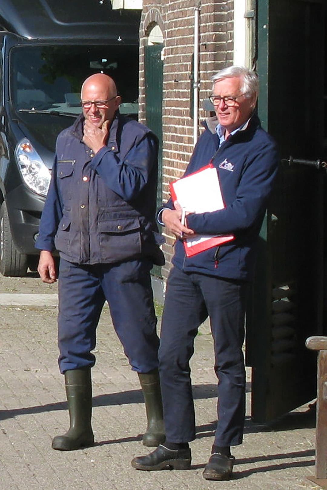 Iedereen is blij dat Rozanna vrijwel zeker naar de NRM mag gaan. Nijhof en Ruijter vinden haar op alle onderdelen zo overtuigend dat deze mededeling direct gedaan kan worden. Bij zo n 20 dieren is deelname duidelijk. Daarna is er nog een forse groep waaruit nog eens 20 dieren geselecteerd worden. Met behulp van aantekeningen en een goed geheugen wordt dat na de laatste bezoekdag geselecteerd.