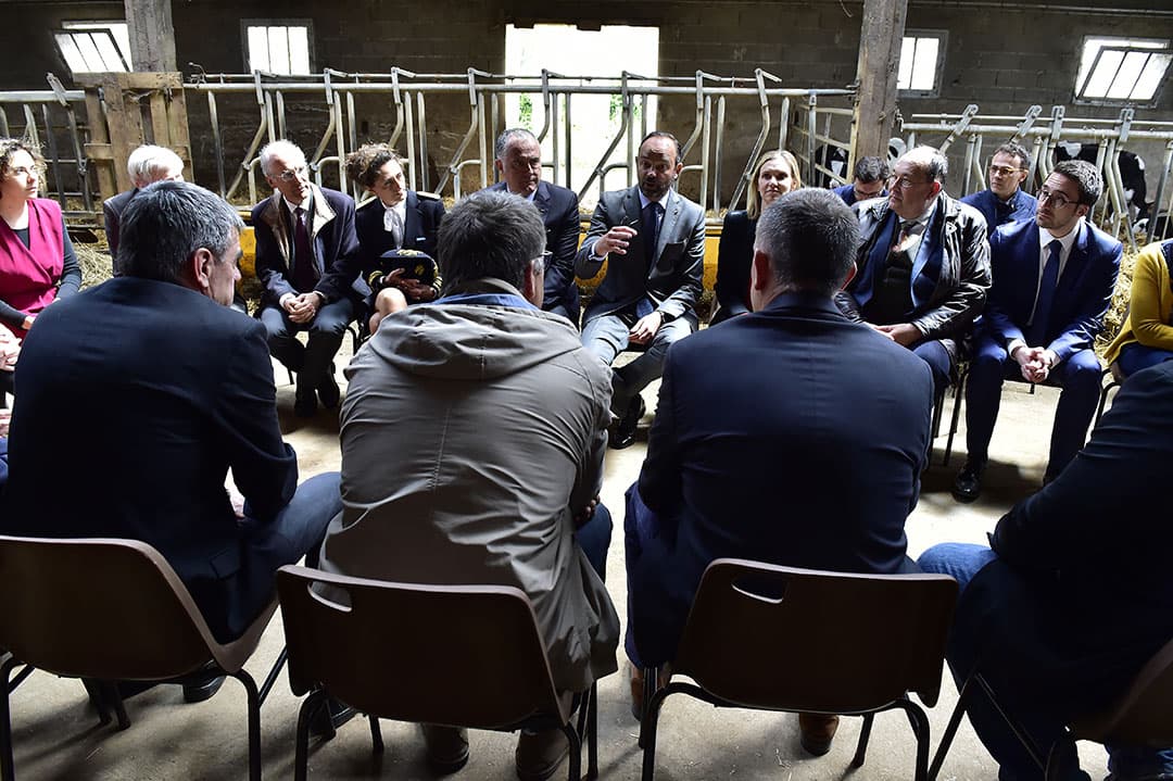 Op de klei is het plaatselijk erg droog. Hier in de uien van het proefbedrijf Ebelsheerd wordt de haspel maar weer aan het werk gezet - Foto: Koos van der Spek.