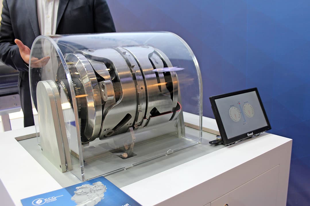 De 100% mechanische cvt van CVT-Corp bestaat uit 3 ringen met ertussen de schijven. Er wordt nu getest in MF-trekkers met viercilinder motor. - Foto: Bas van Hattum