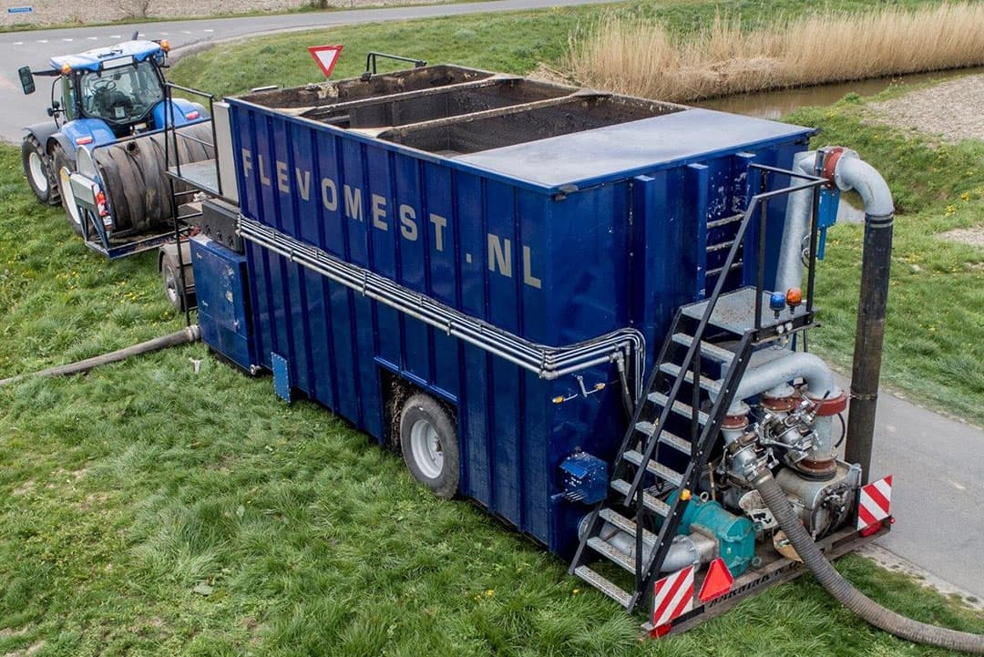 Automatisch gestuurde mestcontainer sleepslangen