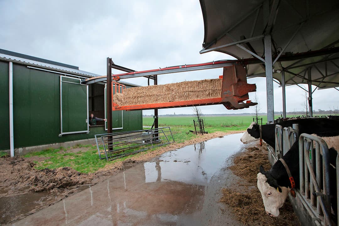 Luring heeft ook à ¬ 42.500 een windmolen laten plaatsen. Die levert 25.000 kilowatt per jaar. In totaal is het bedrijf qua energie nu zelfvoorzienend.