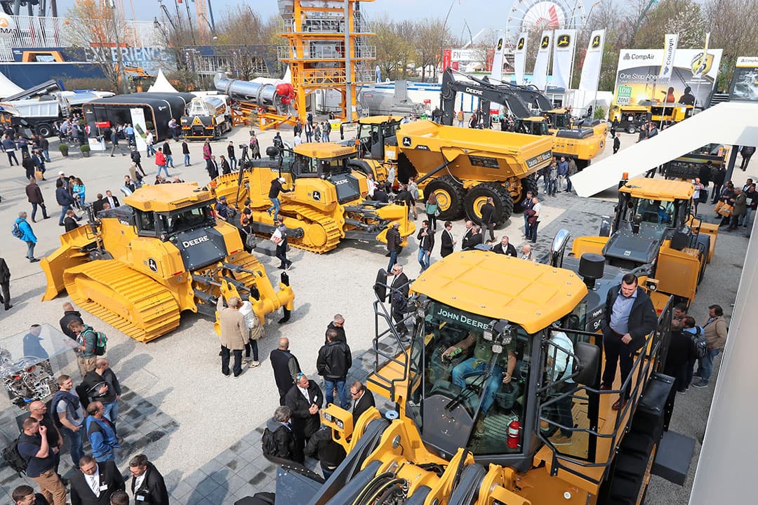 John Deere Europa in met bouwmachines