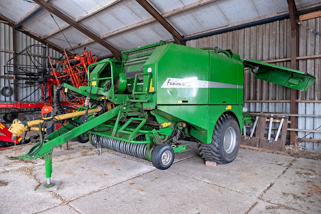 Pieter Berend Slager (56) vormt samen met Margreet Wiersema (51) maatschap De Heemen. De maatschap heeft in Stedum (Gr.) een veebedrijf met 100 melkkoeien, 35 stuks jongvee en 62 hectare land. Ook is er een zorgboerderij. - Foto's: Jan Willem van Vliet