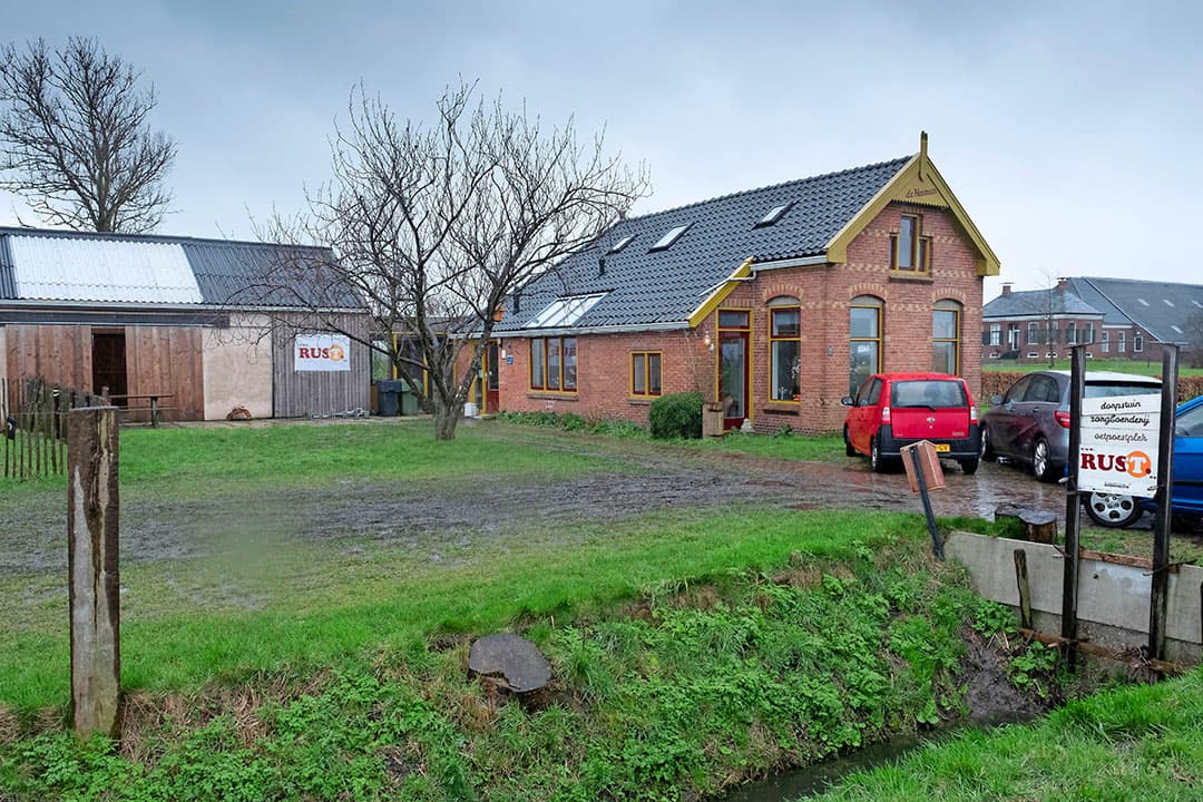 Slager bouwde in het najaar van 2015 een vrijloopstal voor 120 melk- en kalfkoeien. De veehouder koos voor een vrijloopstal waarin de koeien bij een volle bezetting 15 m² ruimte per dier zouden hebben.