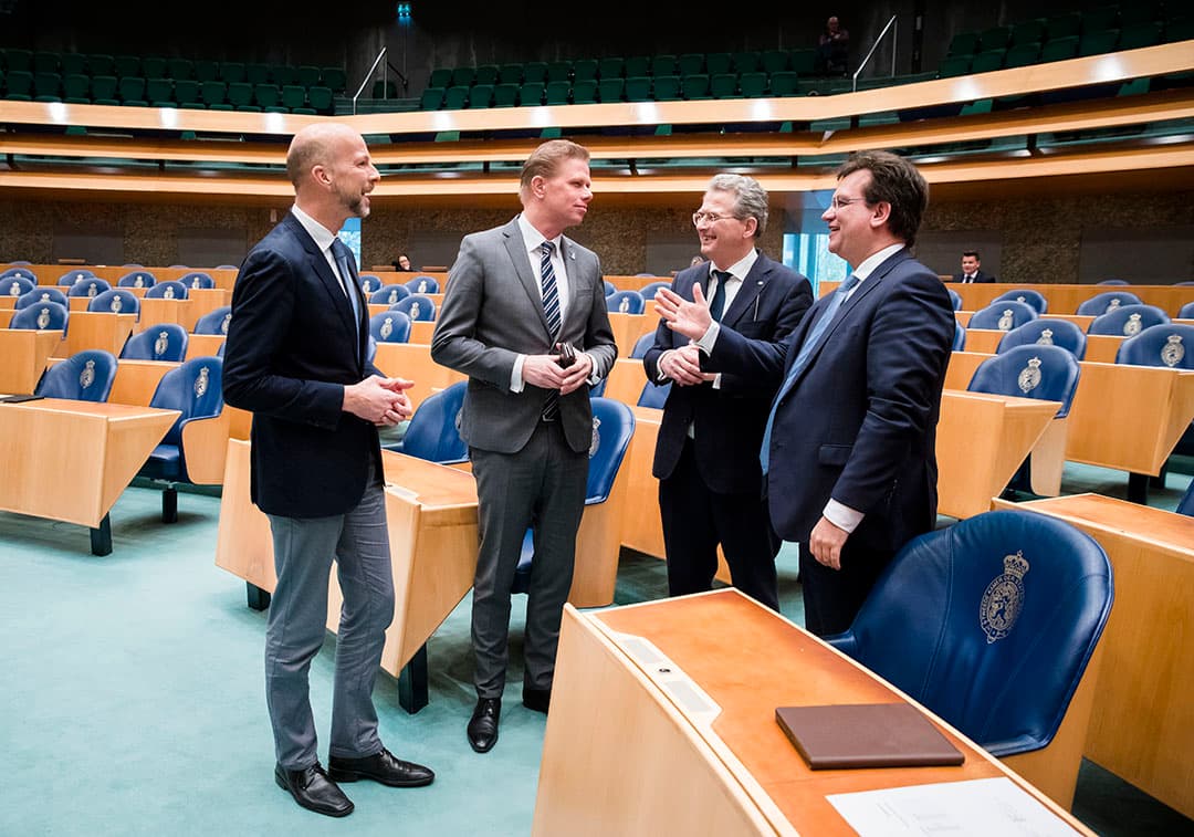 DEN HAAG - (VLMR) Tjeerd de Groot (D66), Arne Weverling (VVD), Roelof Bisschop (SGP) en Jaco Geurts (CDA) tijdens het Tweede Kamerdebat over een mogelijk verbod op pulsvisserij. ANP BART MAAT