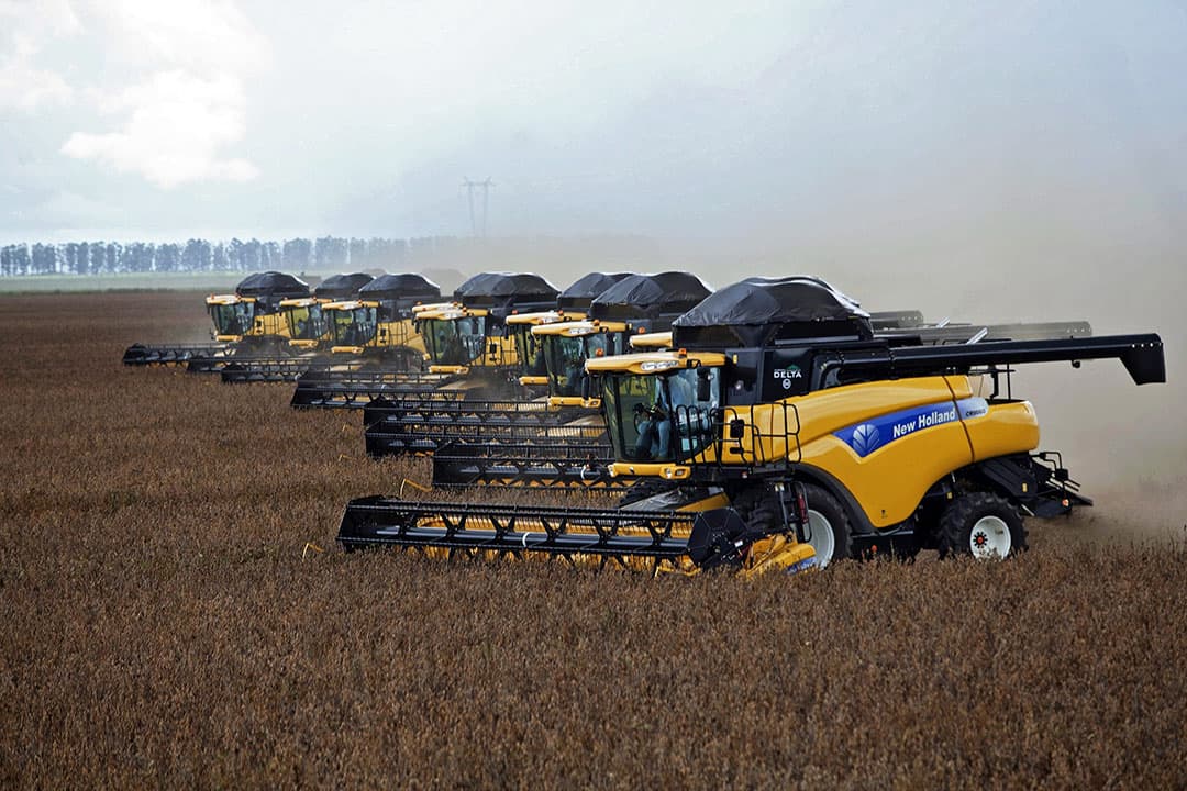 epa05249160 (FILE) A file picture dated 31 March 2014 shows machines during the beginning of the harvest of soy in farm Delta in Correntina, Bahia, Brazil.  Brazil, one of the world's leading food producers, is projected to harvest 210 million metric tons of grain this year, down 0.6 percent from the March forecast, the government said 07 April 2016. Even with the lower forecast, Brazil's 2016 harvest would still exceed last year's record total of 209.5 million metric tons. The Brazilian Institute of Geography and Statistics (IBGE) projects that soybeans, rice and corn, Brazil's three leading crops, will account for 93 percent of farm production this year and occupy 86.9 percent of the harvested area.  EPA/SEBASTIAO MOREIRA