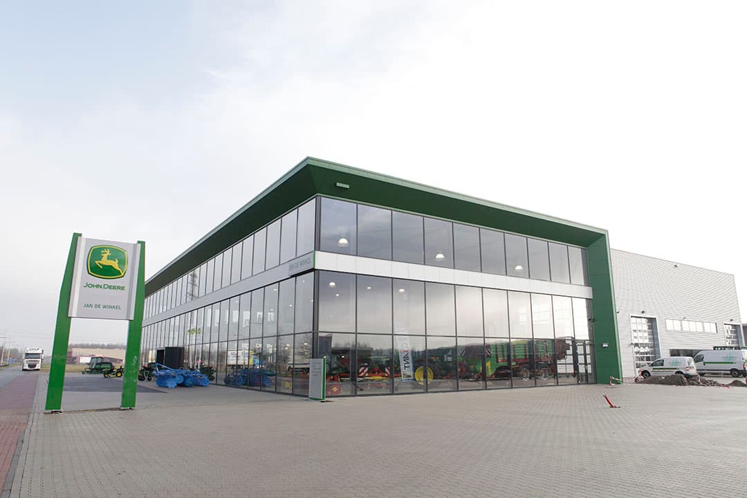 Met de overname van de vestigingen van Jan de Winkel groeit GroeNoord uit tot de grootste John Deere-dealer met negentien vestigingen in zes provincies en met 280 medewerkers. - Foto: Hans Prinsen