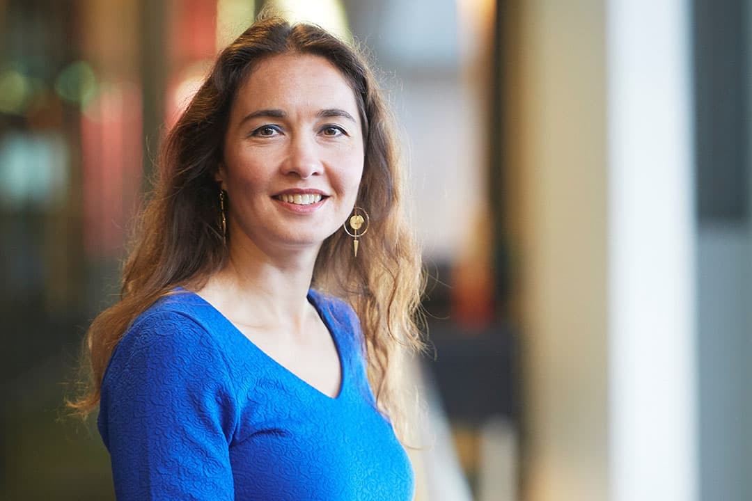 Anne-Marie Spierings (43) is gedeputeerde gezondheid, energie en landbouw in de provincie Noord Brabant. Ze heeft natuurwetenschappelijke milieukunde gestudeerd aan de Universiteit in Nijmegen, waarna ze bij Arcadis aan de slag ging. Vanaf 2011 tot 29015 maakte ze deel uit van Provinciale Staten. Nu is ze voor D66 verkozen tot gedeputeerde.