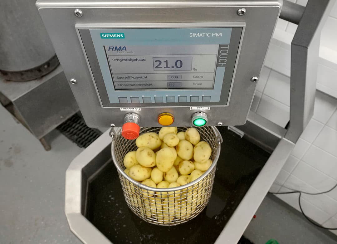 Coöperatie Agrico heeft in Emmeloord een nieuw kwaliteitscentrum gebouwd, tegenover het hoofdkantoor. Daar test Agrico jaarlijks monsters van poot- en consumptieaardappelen om de interne en externe kwaliteit in beeld te brengen. De oogst van 2018 is de eerste die vanaf 1 oktober door het centrum is gegaan. Het kwaliteitscentrum is vrijdag 15 februari 2019 officieel geopend.
