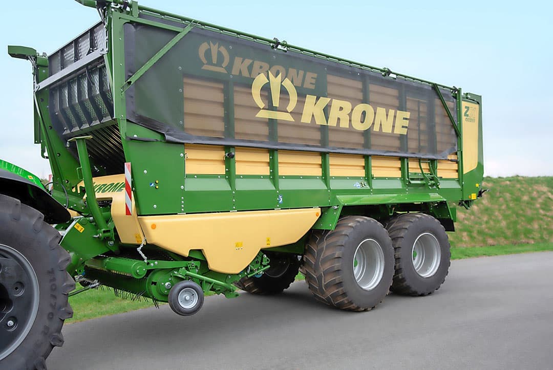 Krone bouwt  hakselaartechniek  op opraapwagen