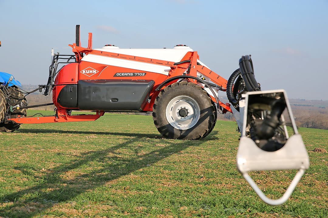 Kuhn Oceanis nu met Isobus