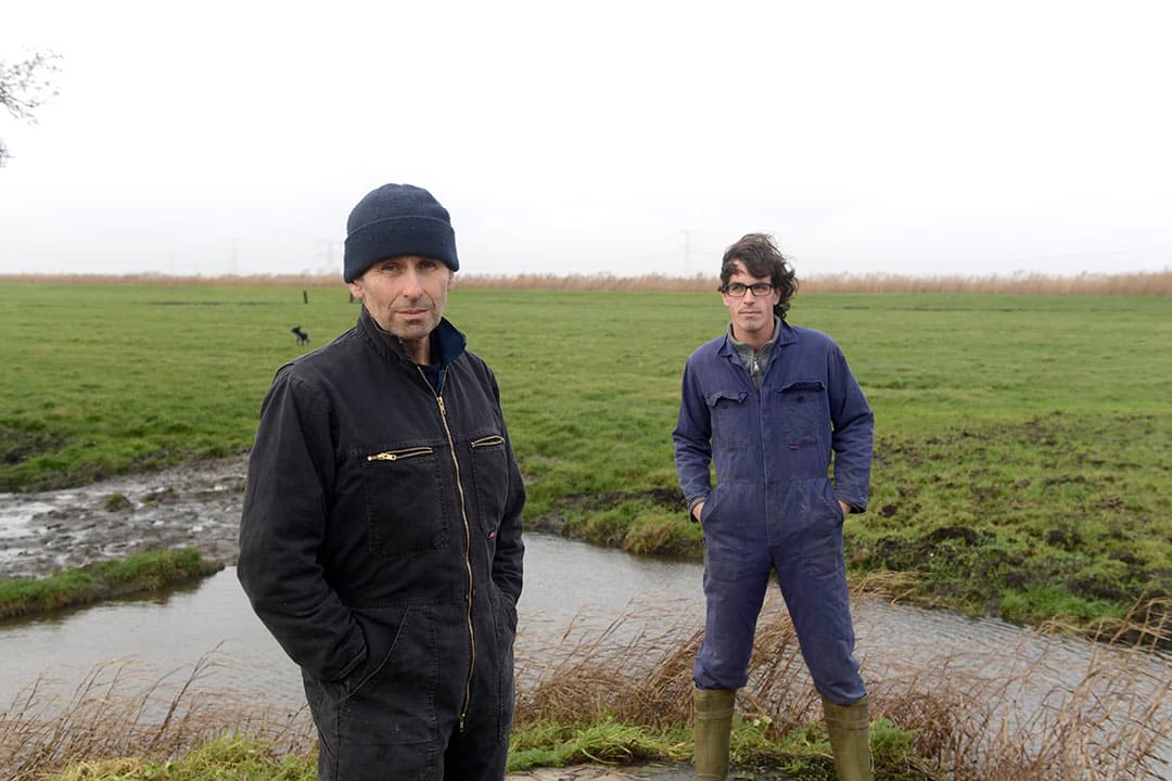 Cees Oudkerk:  Bedrijfsverplaatsing? Ik ga hier echt niet weg.  Opvolger Mark Flipse staat op de achtergrond. - Foto: Fotopersburo Dijkstra bv
