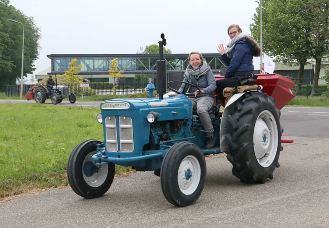 Dit model Allis Chalmers WC is het succesnummer van de fabrikant. Begin jaren 30 ontstond een grote vraag naar specifiek rijenteelttractoren. Allis Chalmers speelde daar handig op in. Van dit model zijn er van 1933 tot 1948 ruim 170.000 verkocht.