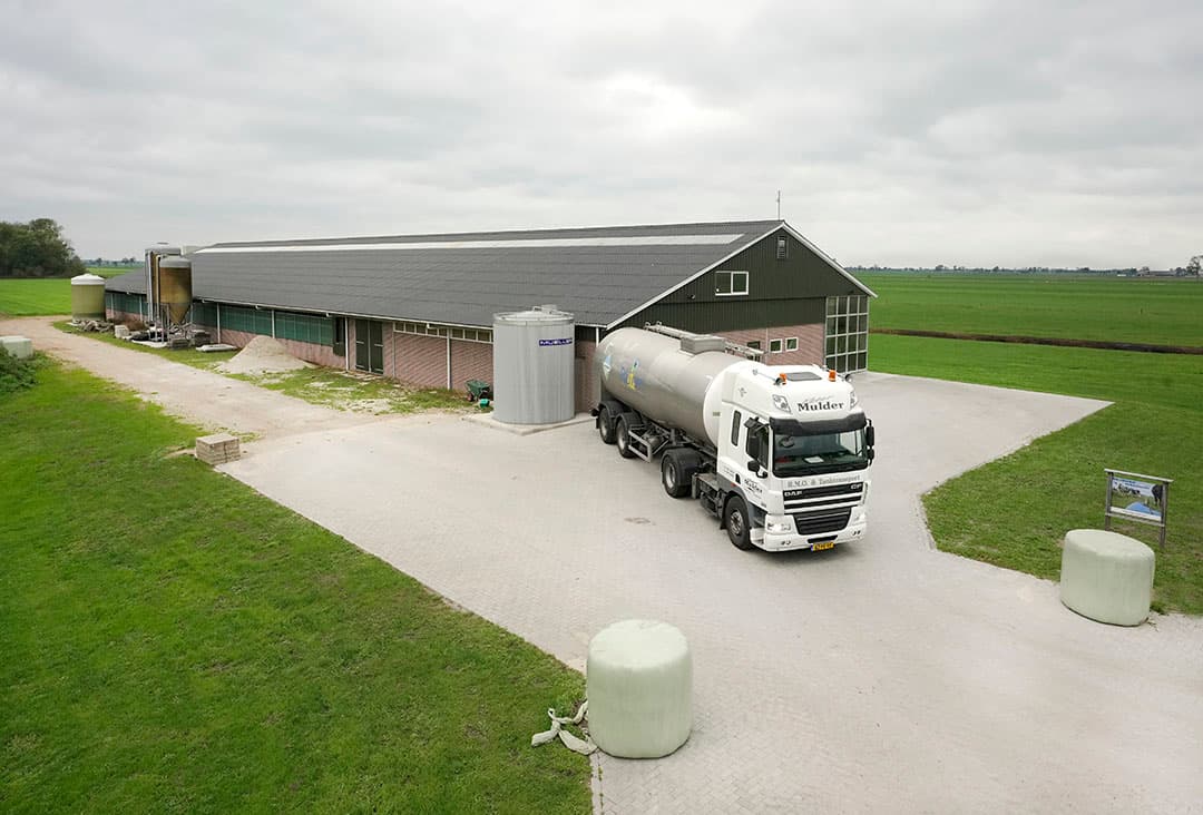 Loonbedrijf Koonstra uit Balkbrug voert voor het bedrijf van Bouwmeester een verisscan uit op een maisperceel. Twee jaar geleden werd dat ook gedaan op een ander perceel. op dat perceel, verkregen uit ruilverkaveling viel de opbrengst niet altijd mee. Uit de scan bleek dat er nogal wat variatie was in de pH. Die liep uiteen van 4,4 tot 6,6.