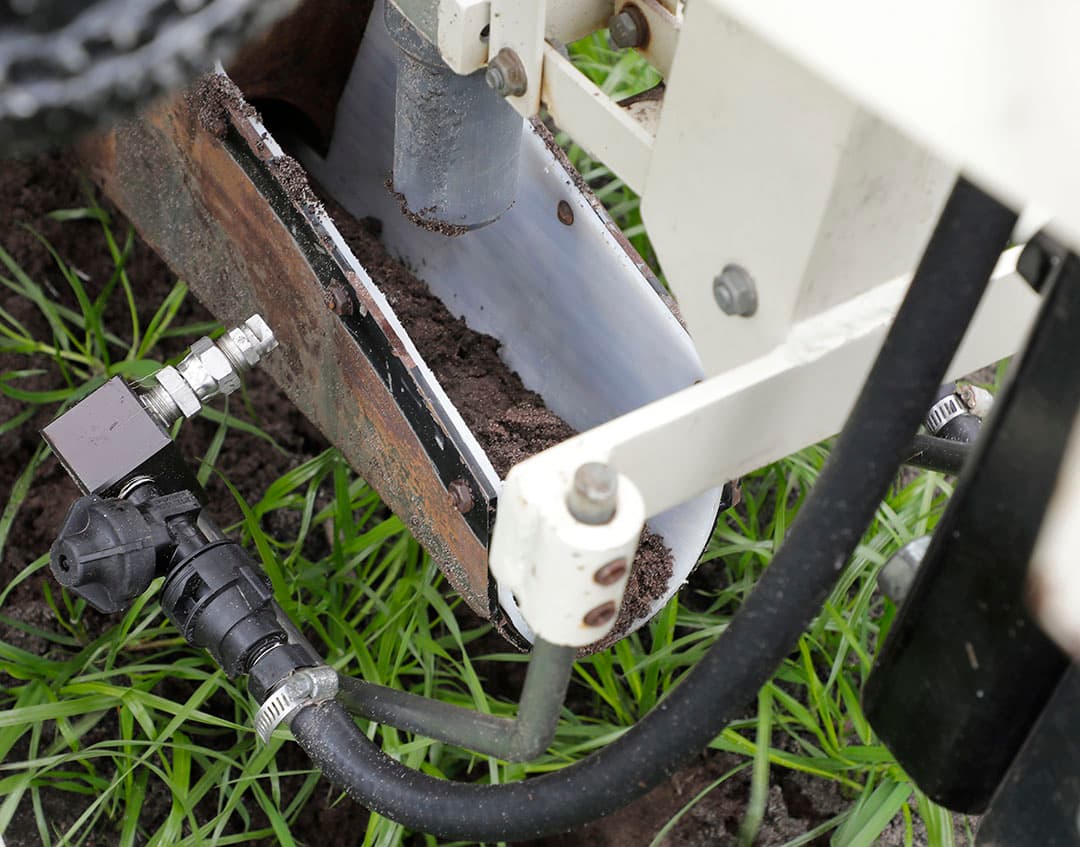 Alle metingen worden opgeslagen. Met gps is de exacte locatie op het perceel bekend. De gele en rode stukken geven een (veel) te lage pH aan. De laagste waarde gevonden was 4,4. Op een zandbodem zoals deze is 5,5 gewenst.