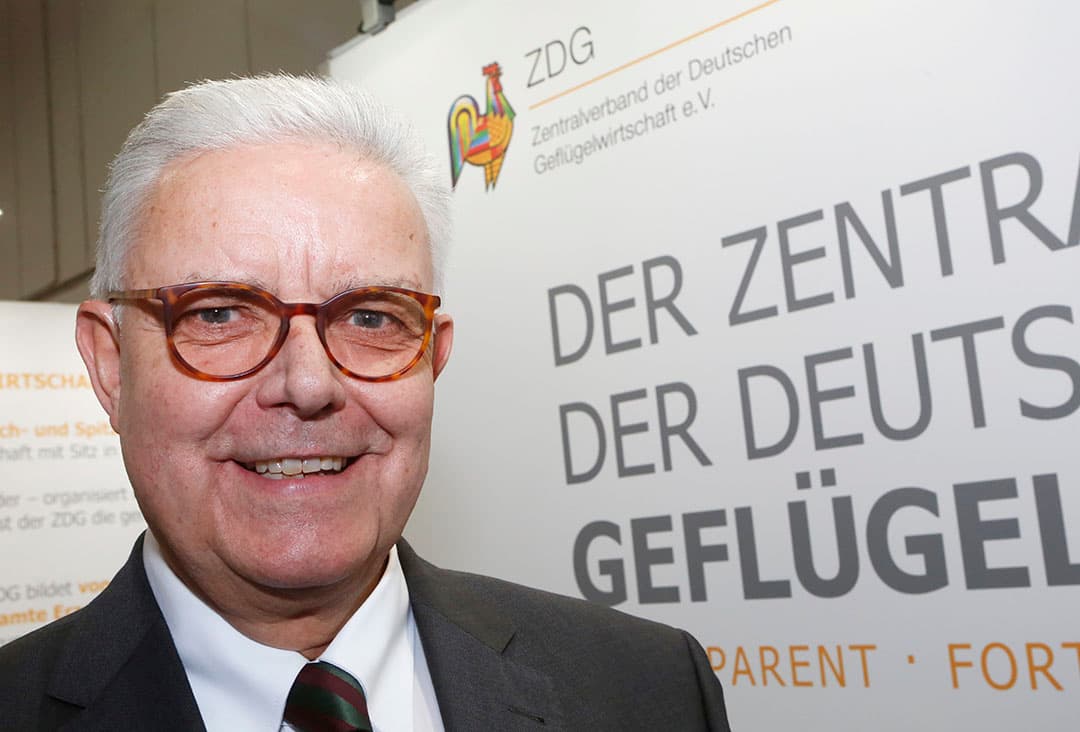 Friedrich-Otto Ripke (65) is sinds half november 2016 voorzitter van het Zentralverband der Deutschen Geflügelwirtschaft (ZDG). Hij is tevens voorzitter van de Pluimveekoepel in de deelstaat Nedersaksen, de meest pluimveerijke deelstaat van Duitsland en de deelstaat waar hij woont. Ripke is ook KAT-voorzitter. De vereniging voor gecontroleerde, alternatieve houderijvormen. In Nederland zijn 770 bedrijven lid van KAT. - Foto: Henk Riswick