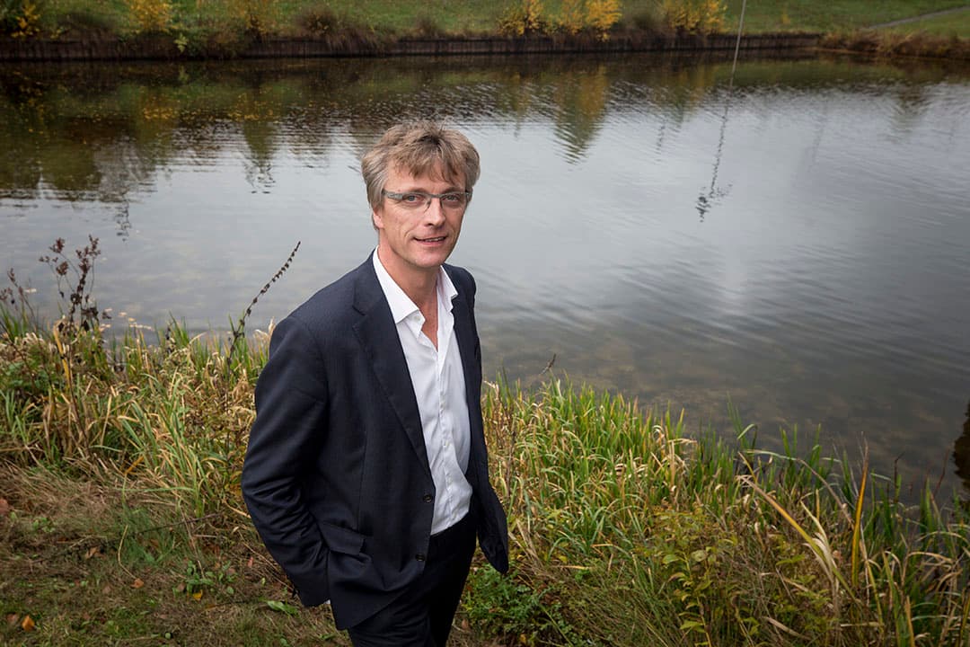 Dirk-Siert Schoonman (50) is lid van het dagelijks bestuur van de Unie van Waterschappen. Ook is Schoonman heemraad bij waterschap Vallei & Veluwe. - Foto: Koos Groenewold