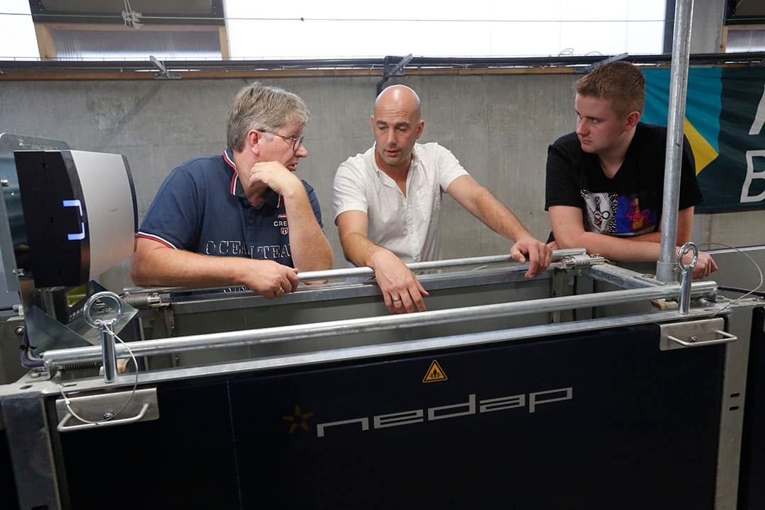 De voerstations met weegunit van Nedap in nieuwe zeugenstal. - Henk Riswick