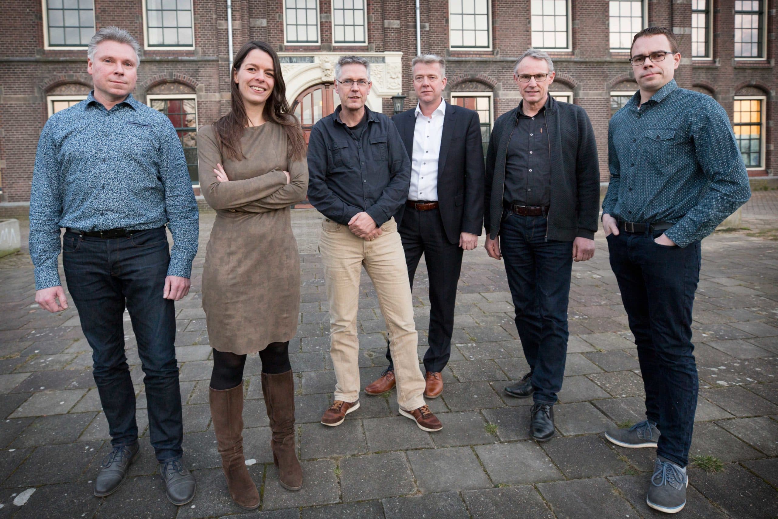 Dagelijks bestuur POV. De zeven leden waren tot voor kort: voorzitter Ingrid Jansen, vice-voorzitter Eric Douma en bestuursleden Eric Holleman, Alfred van Lenthe, Paul Wouters, Bart Verhees en Mark Vossen. - Foto: Koos Groenewold