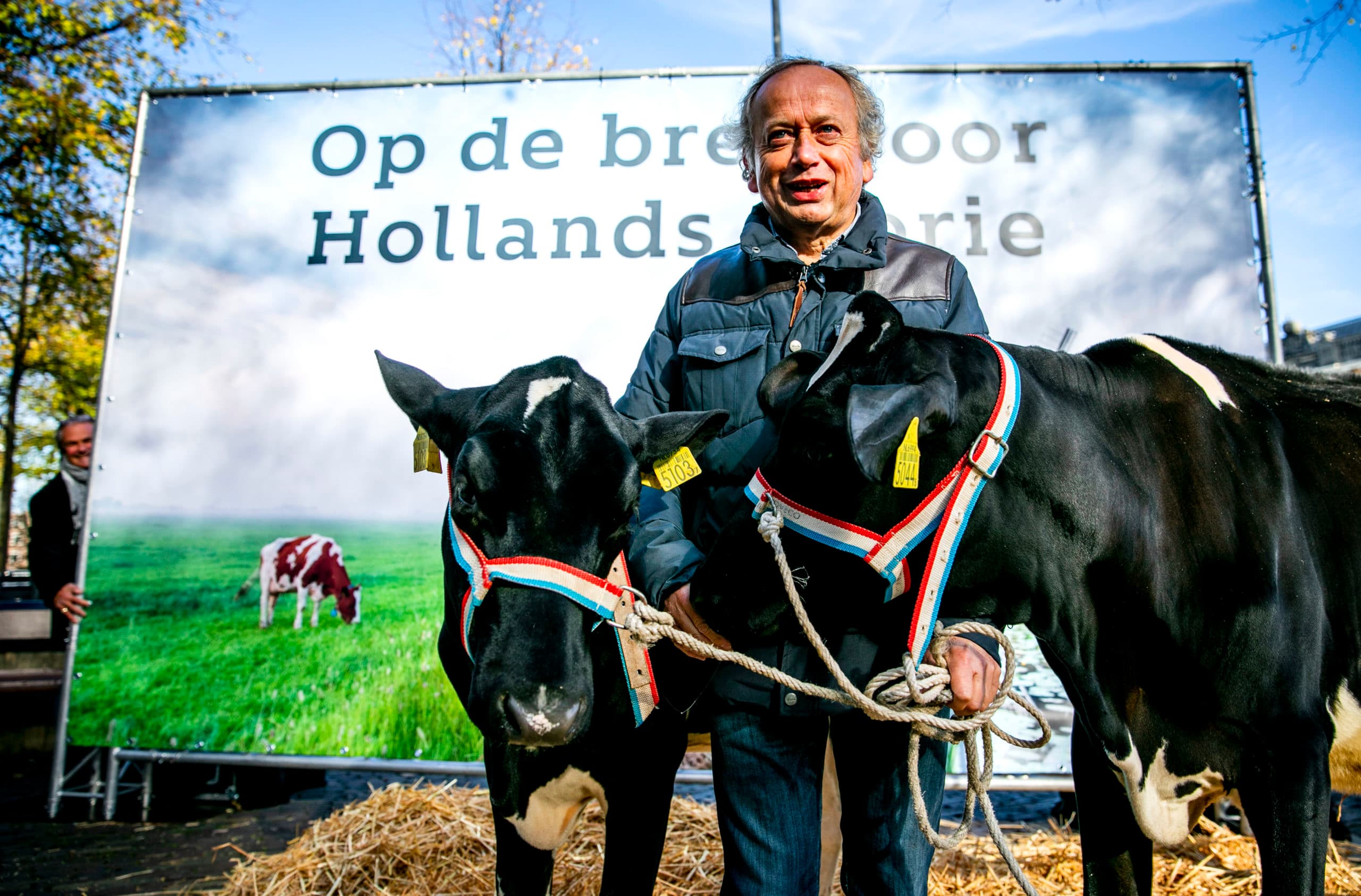 Henk Bleker demonstreert op het Plein in Den Haag tegen het beleid van zijn opvolger Carola Schouten, minister van Landbouw, Natuur en Voedselkwaliteit met betrekking tot de export van fokvee. - Foto: ANP