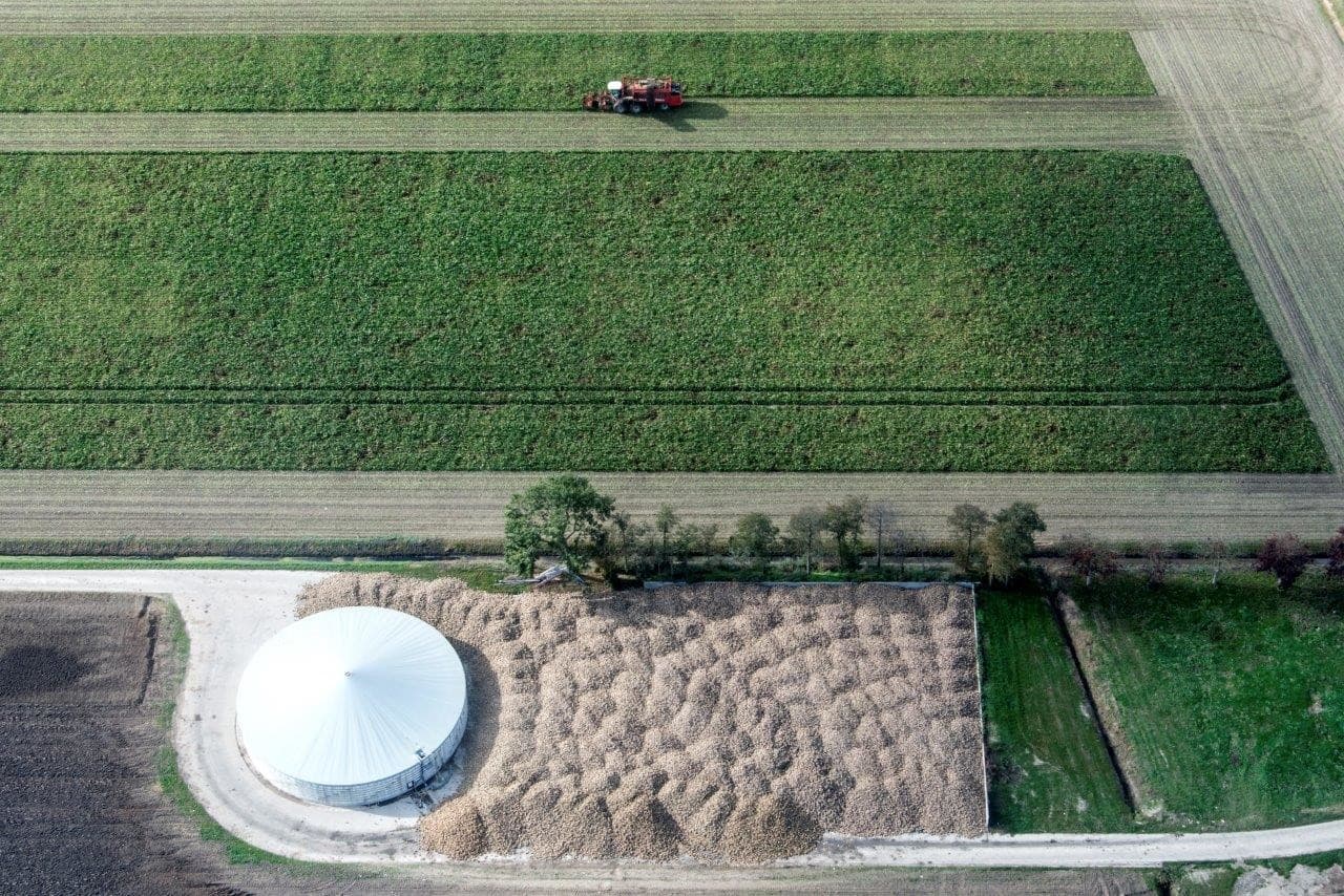 Het rooien gaat goed en de grond wordt zeker gespaard.