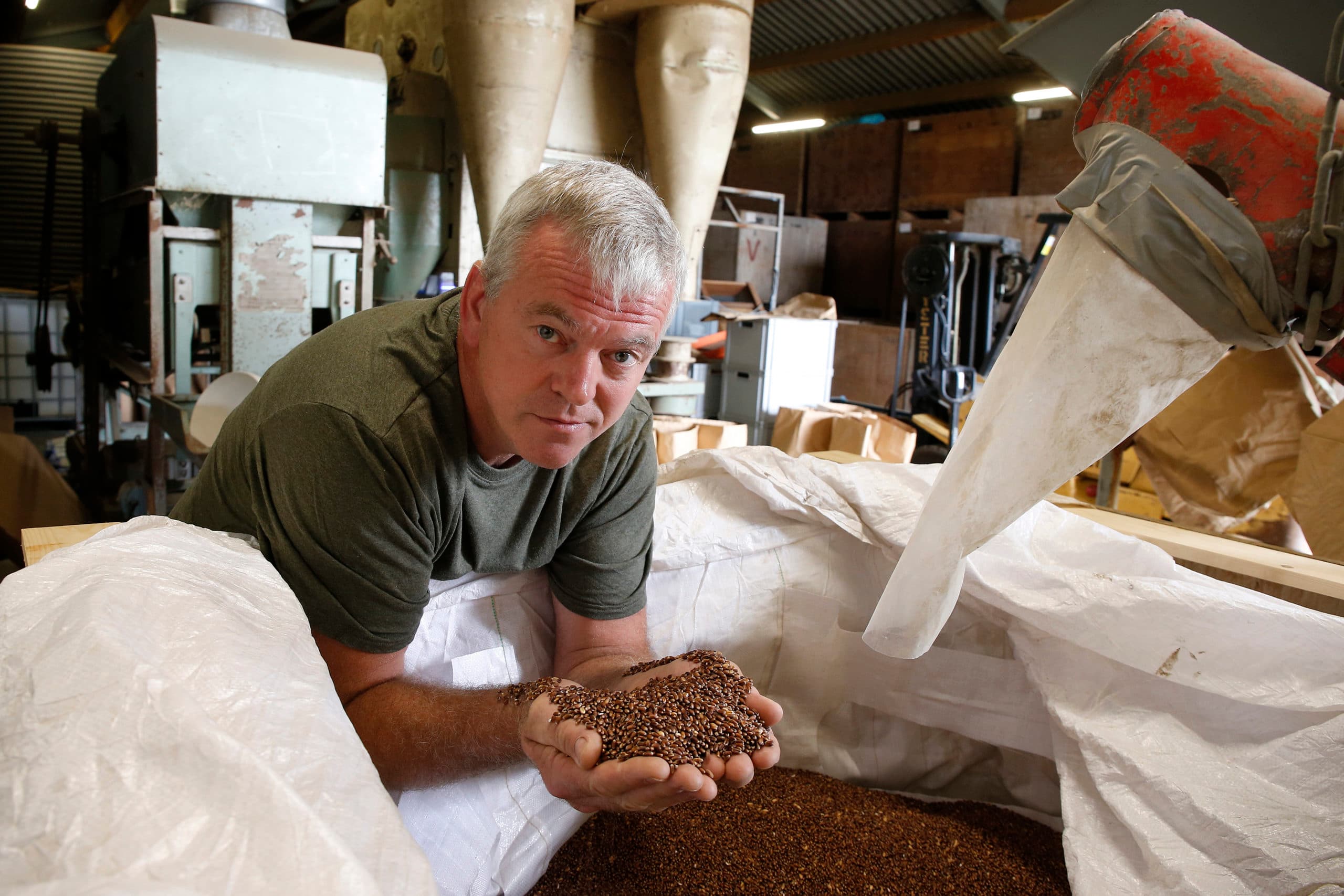 Jan Steverink teelt rode tarwe en zorgt dat het verwerkte product bij bakkers terecht komt.