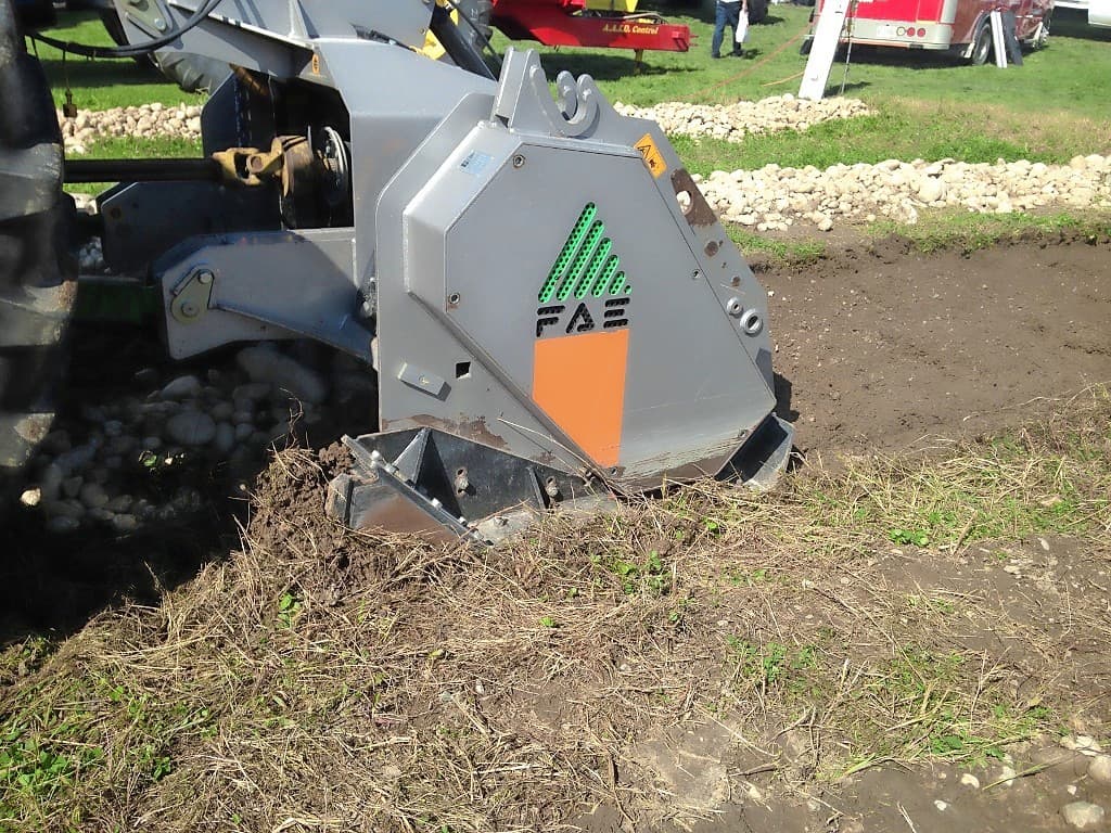 Op de stand van de gezamenlijke Case IH-dealers was een nieuw model Case-combine met retro look te zien. De stijl en kleurstelling zijn gebaseerd op de eerste axiaal combine die ruim 40 jaar geleden voor het eerst door Case IH op de markt werd gebracht: wit cabinedak, witte velgen, een wat valere rode kleur en authentieke logo's en belettering.
