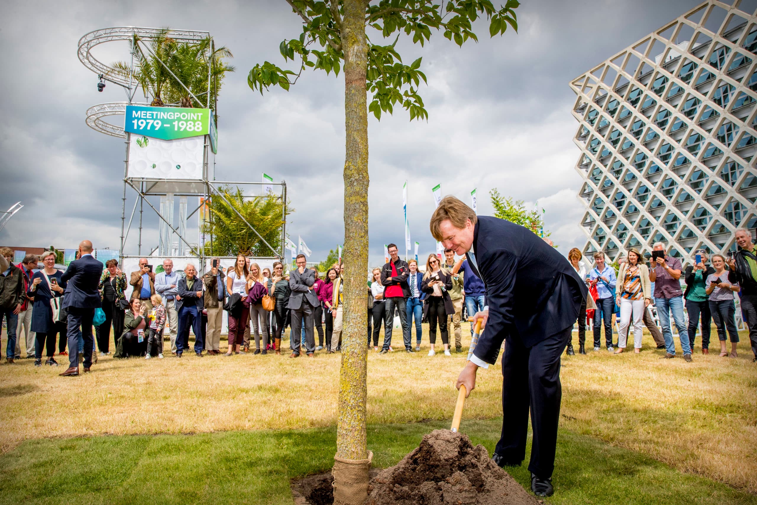 Koning Willem-Alexander was eerder dit jaar ook aanwezig tijdens de viering van 100 jaar Wageningen University & Research. - Foto: ANP