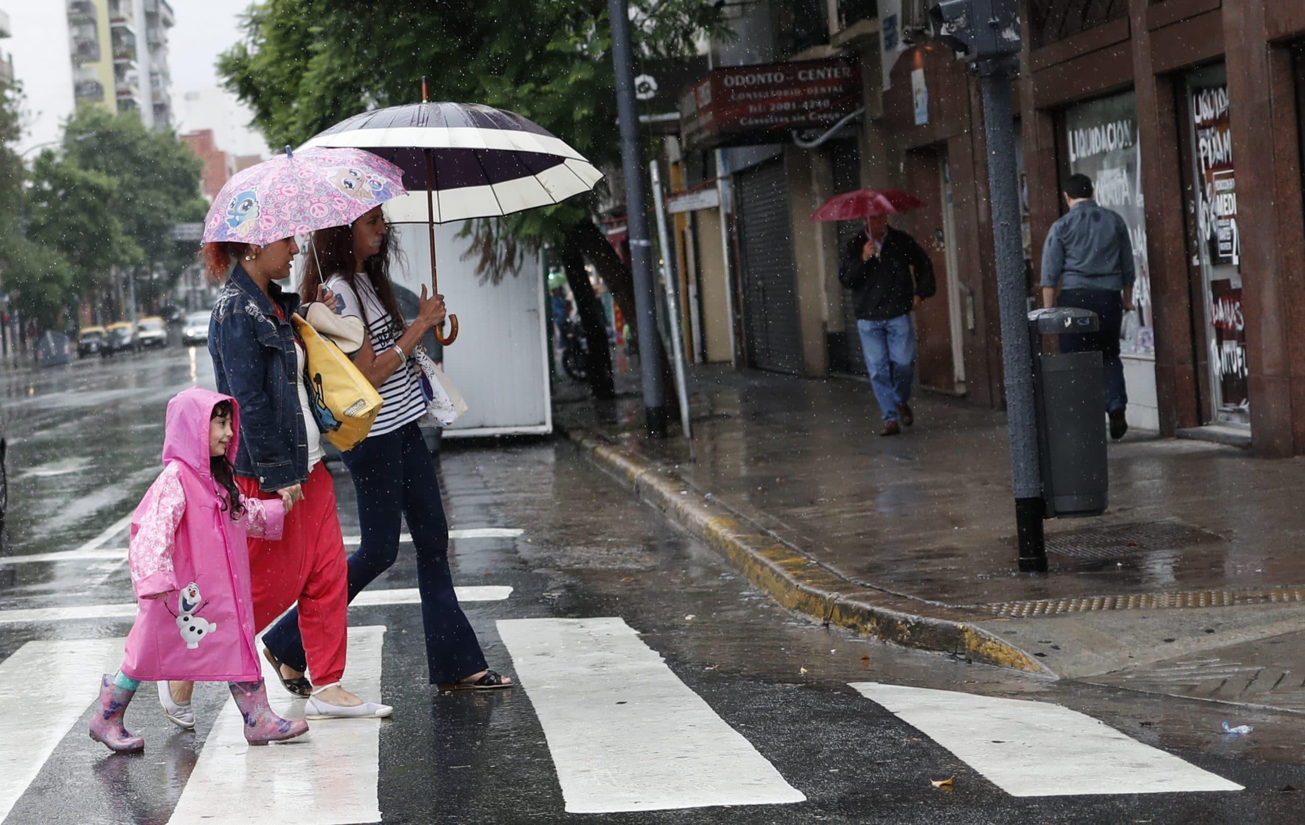 Regen in Buenos Aires, Argentinië. - Foto: ANP