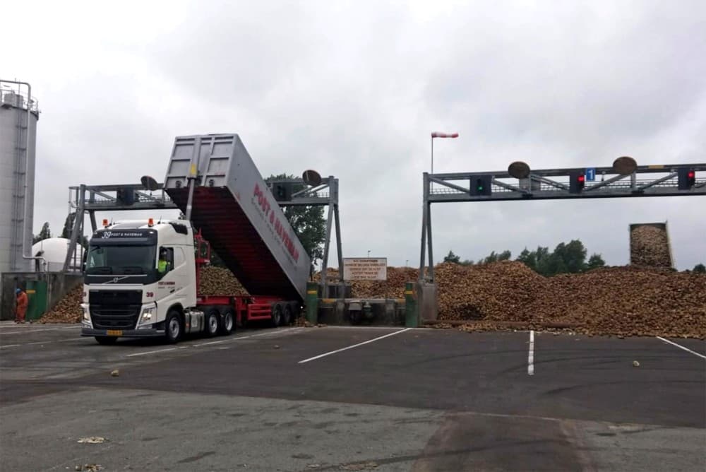 Dinsdagmorgen 11 september om 6.15 uur is de eerste vracht al geladen en op weg naar de fabriek in Groningen. Dit is de tweede vracht.
