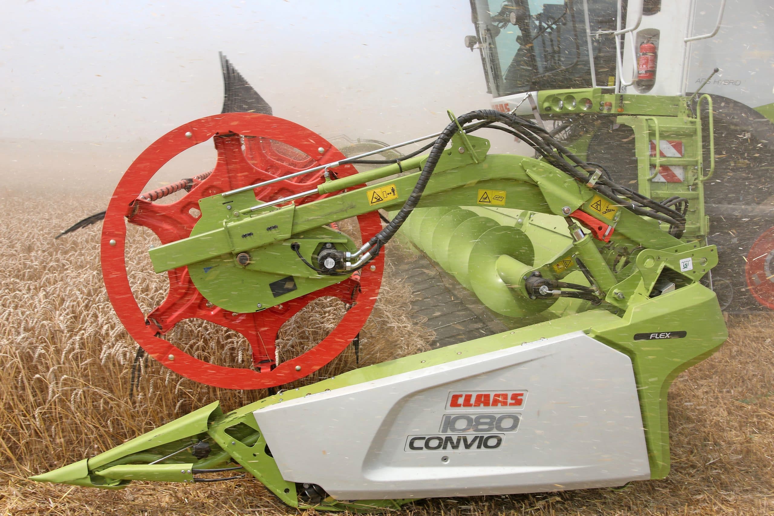 Claas introduceert twee typen draper-maaiborden: de Convio en Convio Flex. Dit laatste maaibord heeft een flexibele messenbalk voor betere bodemvolging. - Foto: Bob Karsten